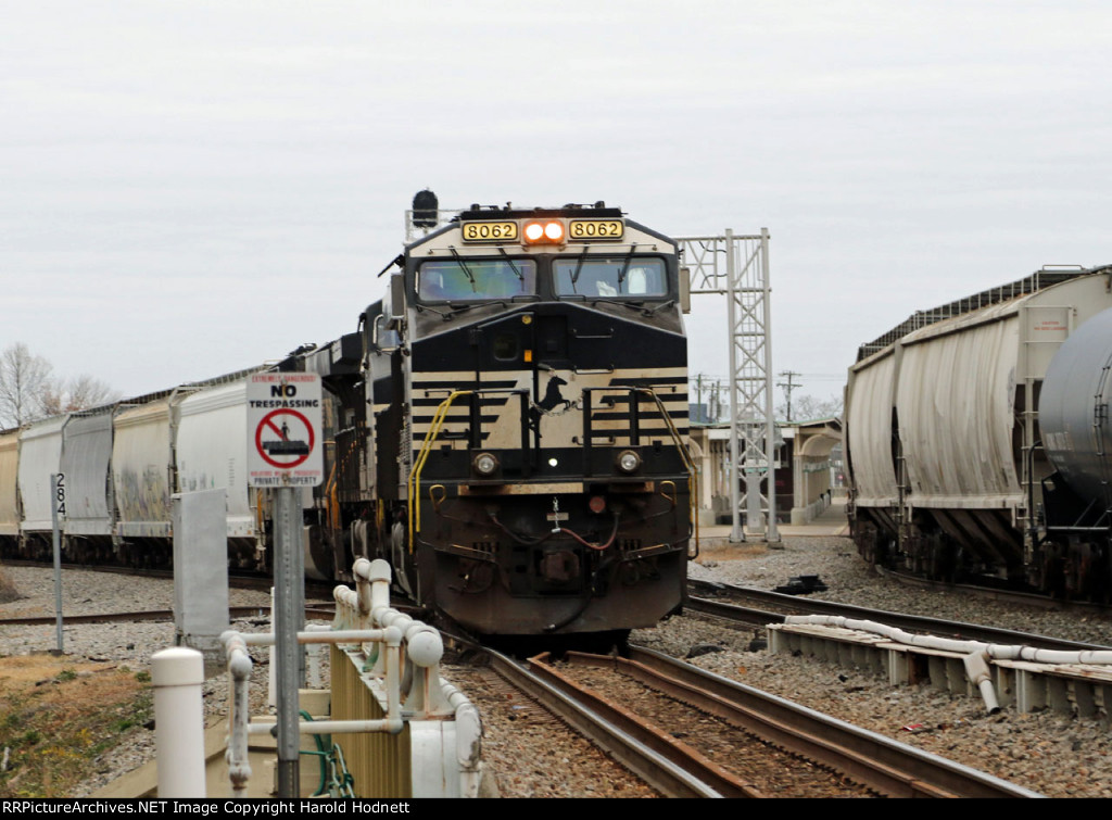 NS 8062 leads train 13R at Elm